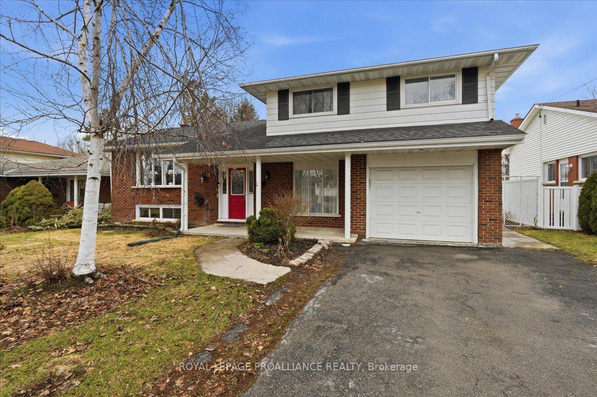 15 Thorncliffe Drive — photo 1