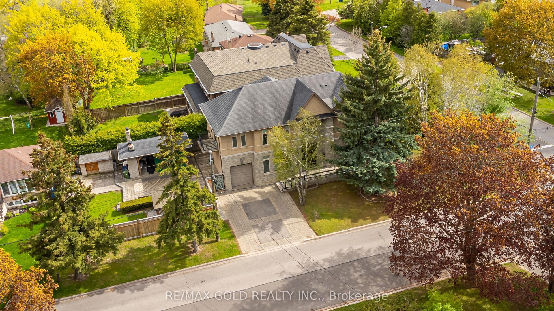 1 Lissom Crescent — photo 1