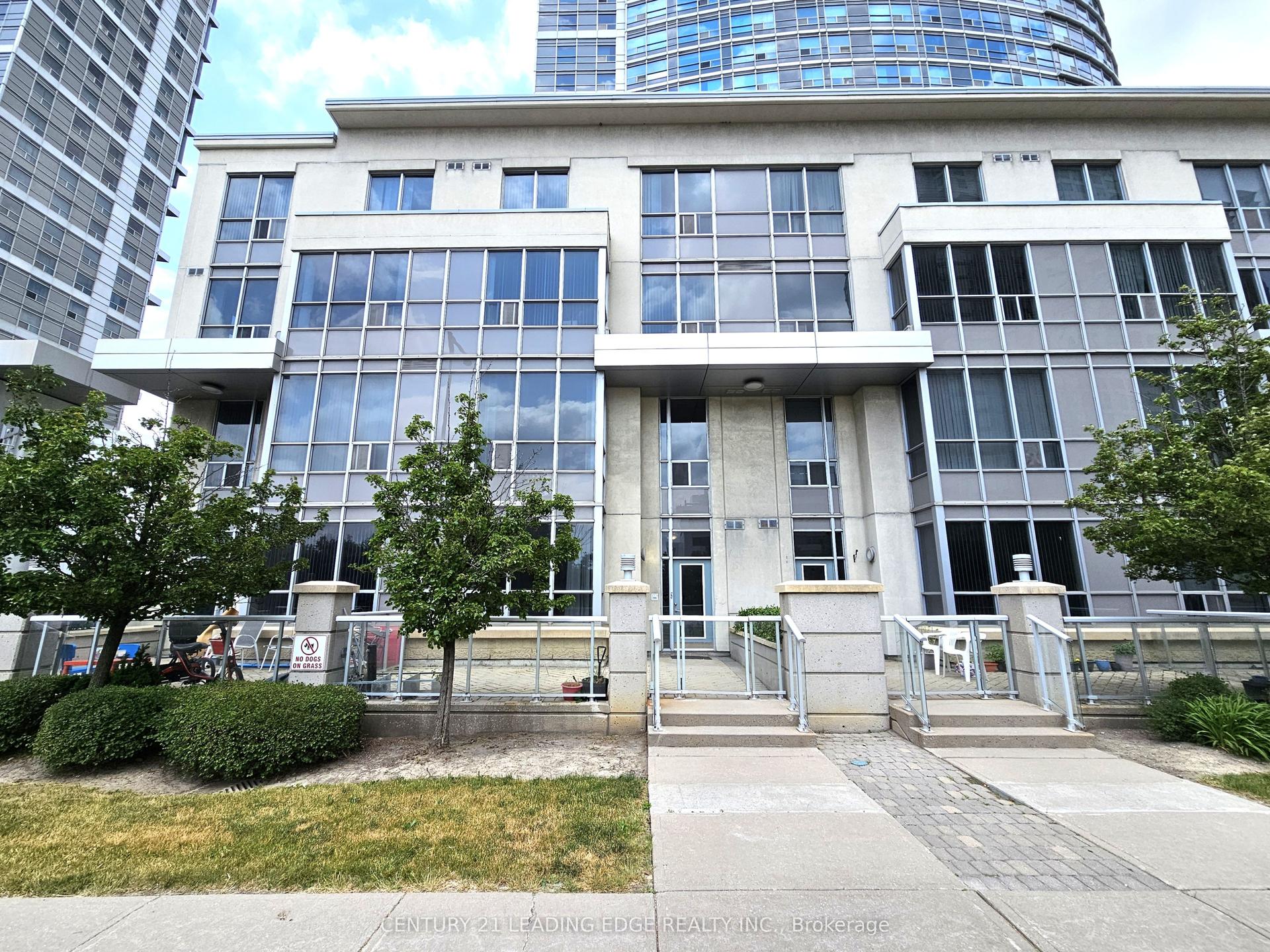 38 Lee Centre Drive TH120 #TH120, Toronto — Condo Town for sale, photo 1