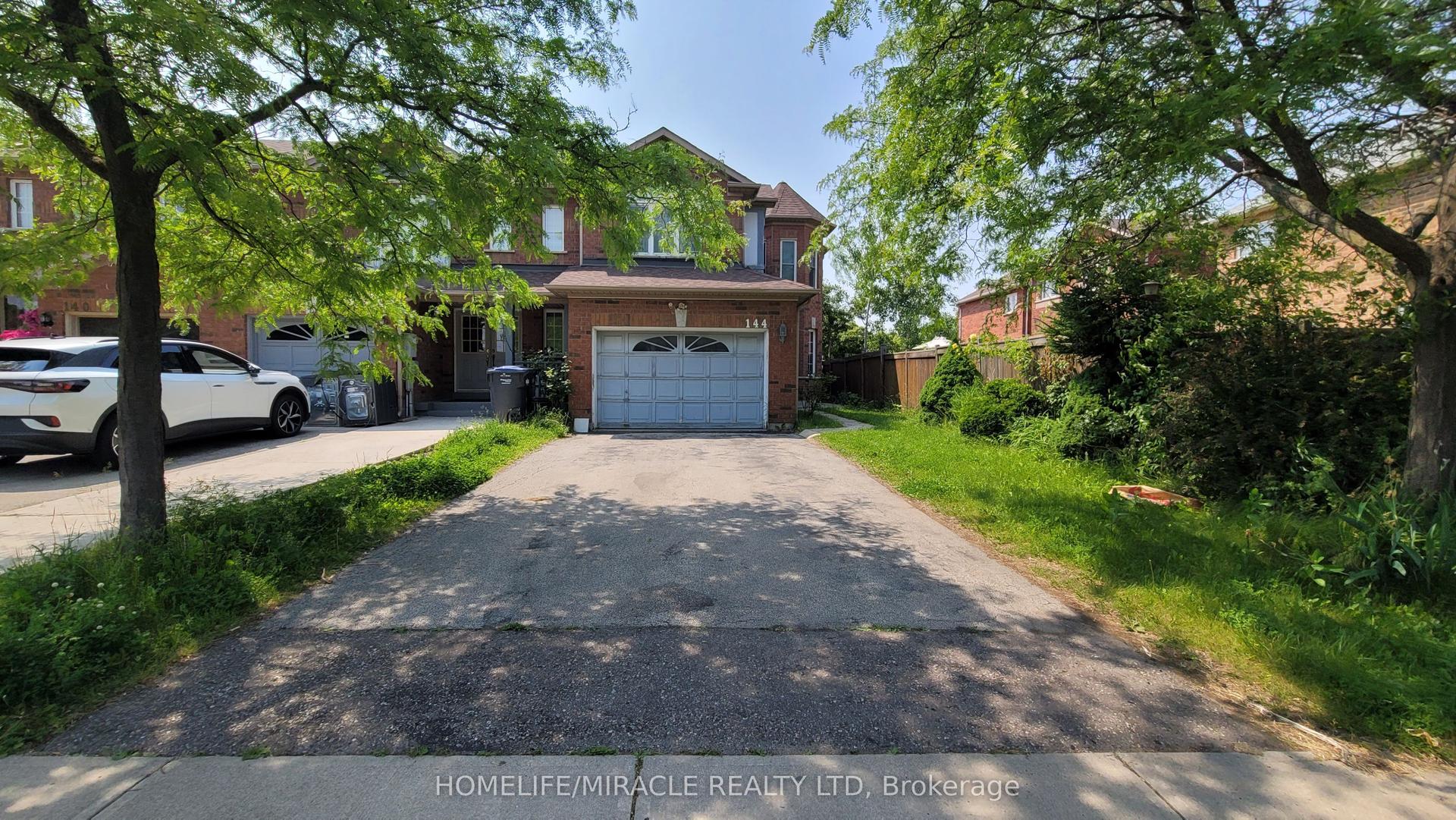 144 Sandyshores Drive W — photo 1