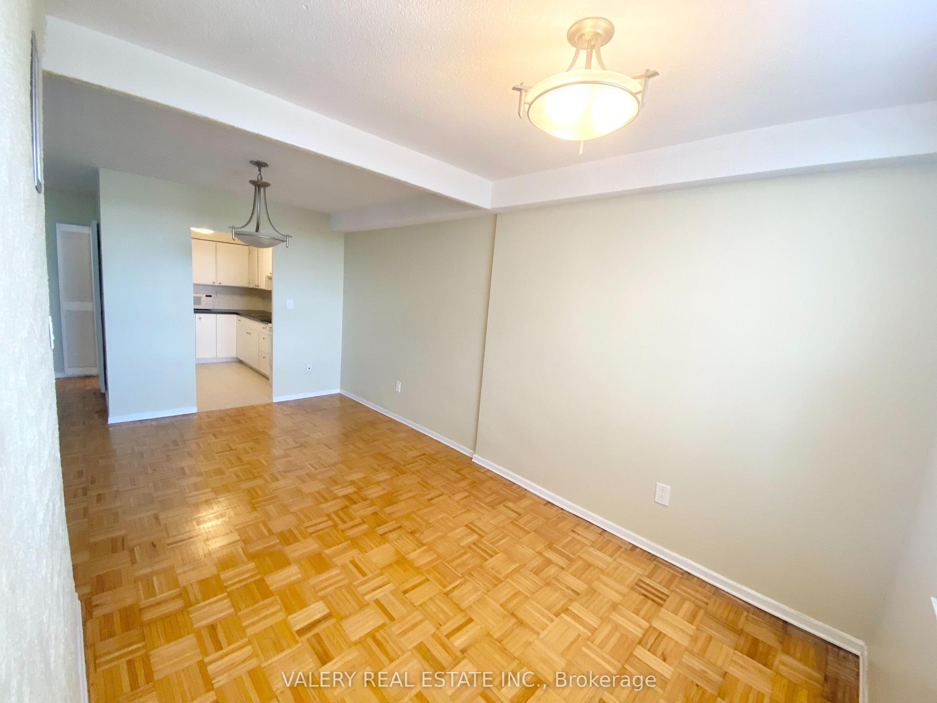 10 Edgecliff Golfway 711 #711 — photo 1