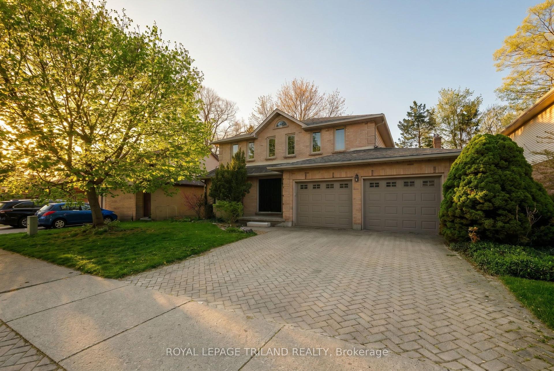118 Deer Valley Crescent — photo 1