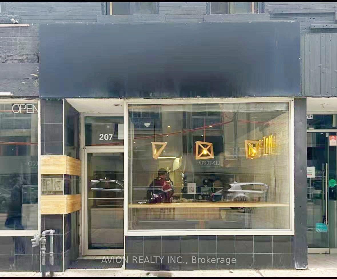 207 Dundas Street W — photo 1