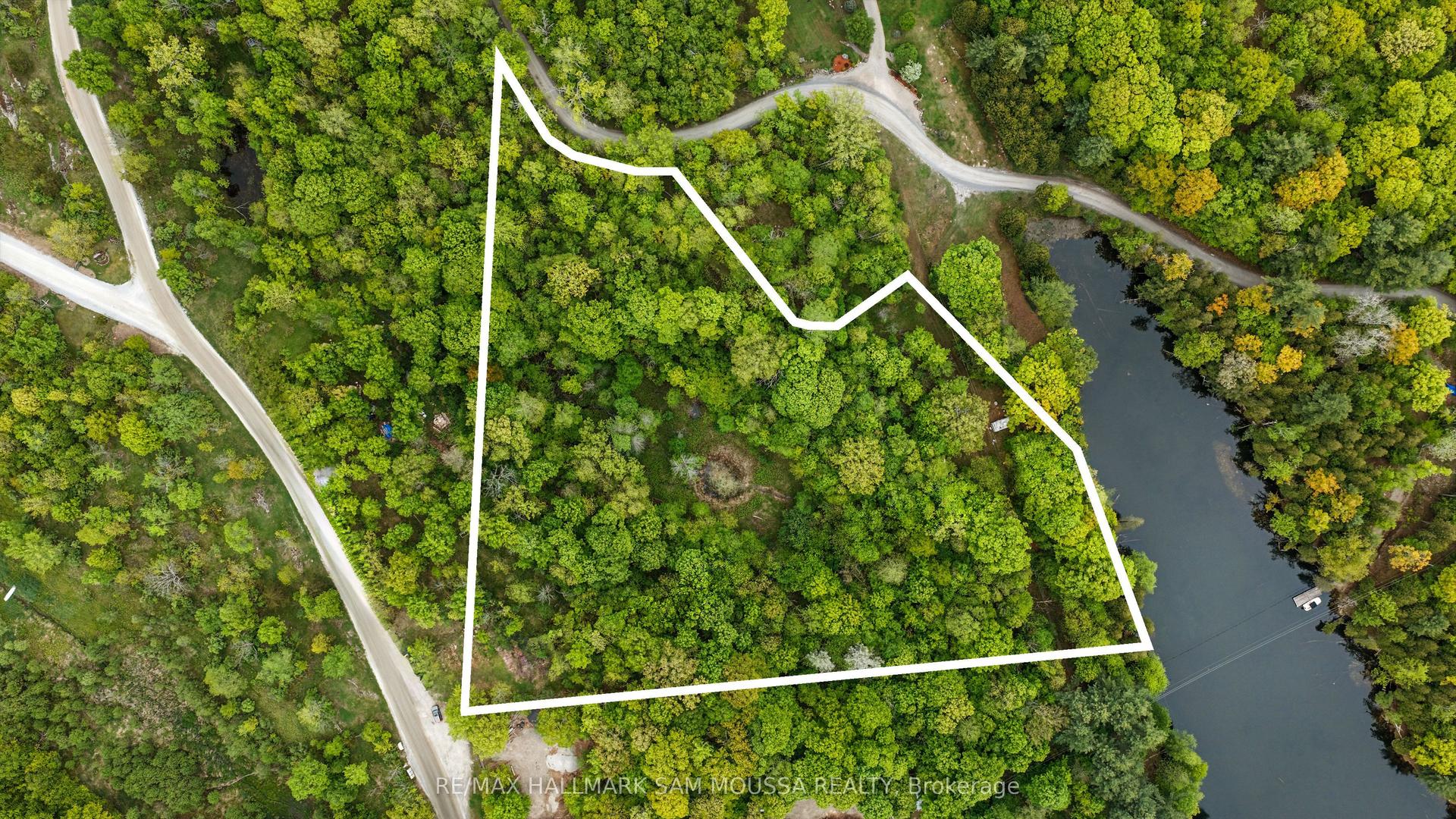 525 Miner's Point Drive — photo 1