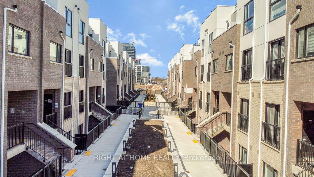 349 Wheat Boom Drive 220 #220, Oakville — Condo Town for lease, photo 1