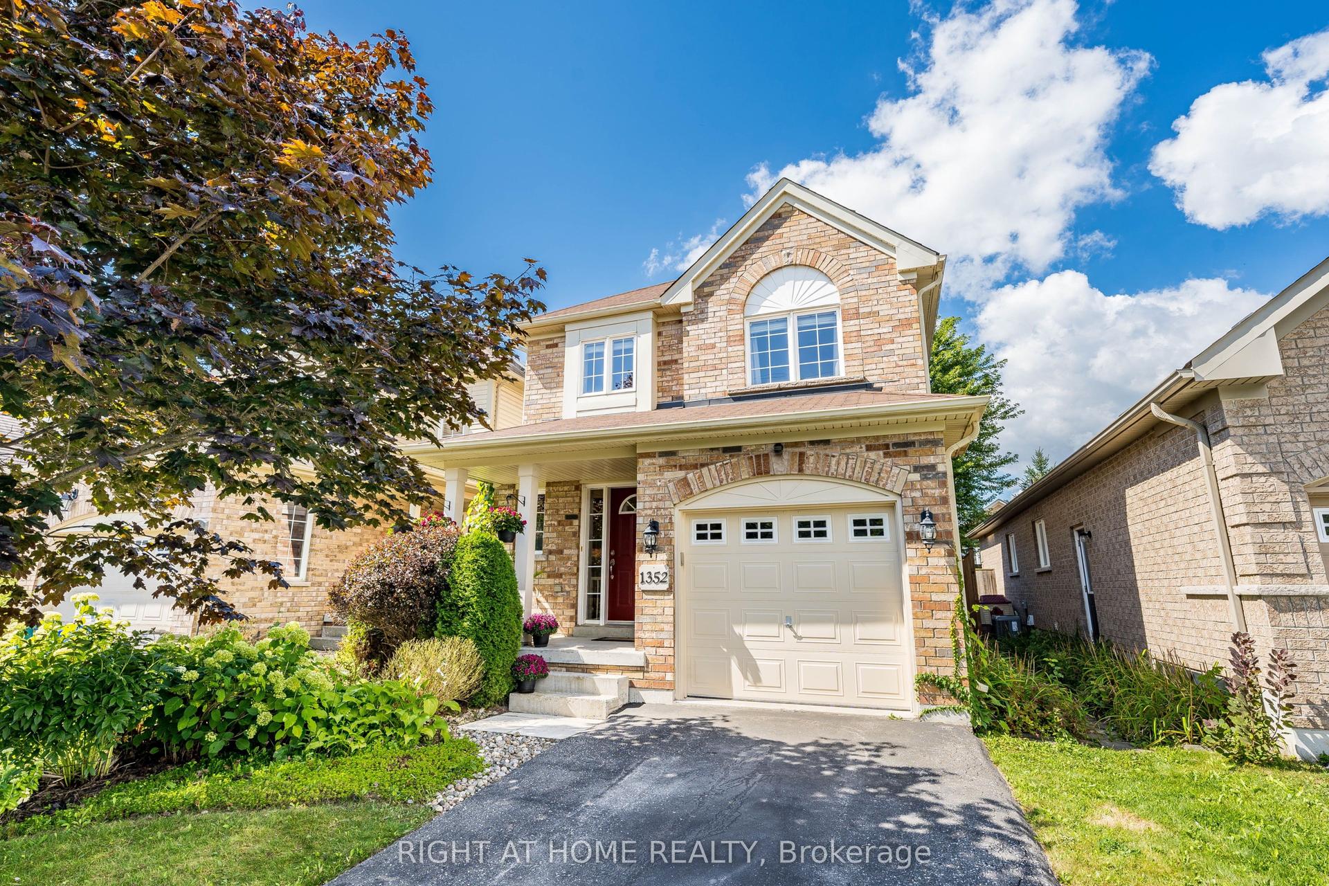 1352 Wadebridge Crescent — photo 1