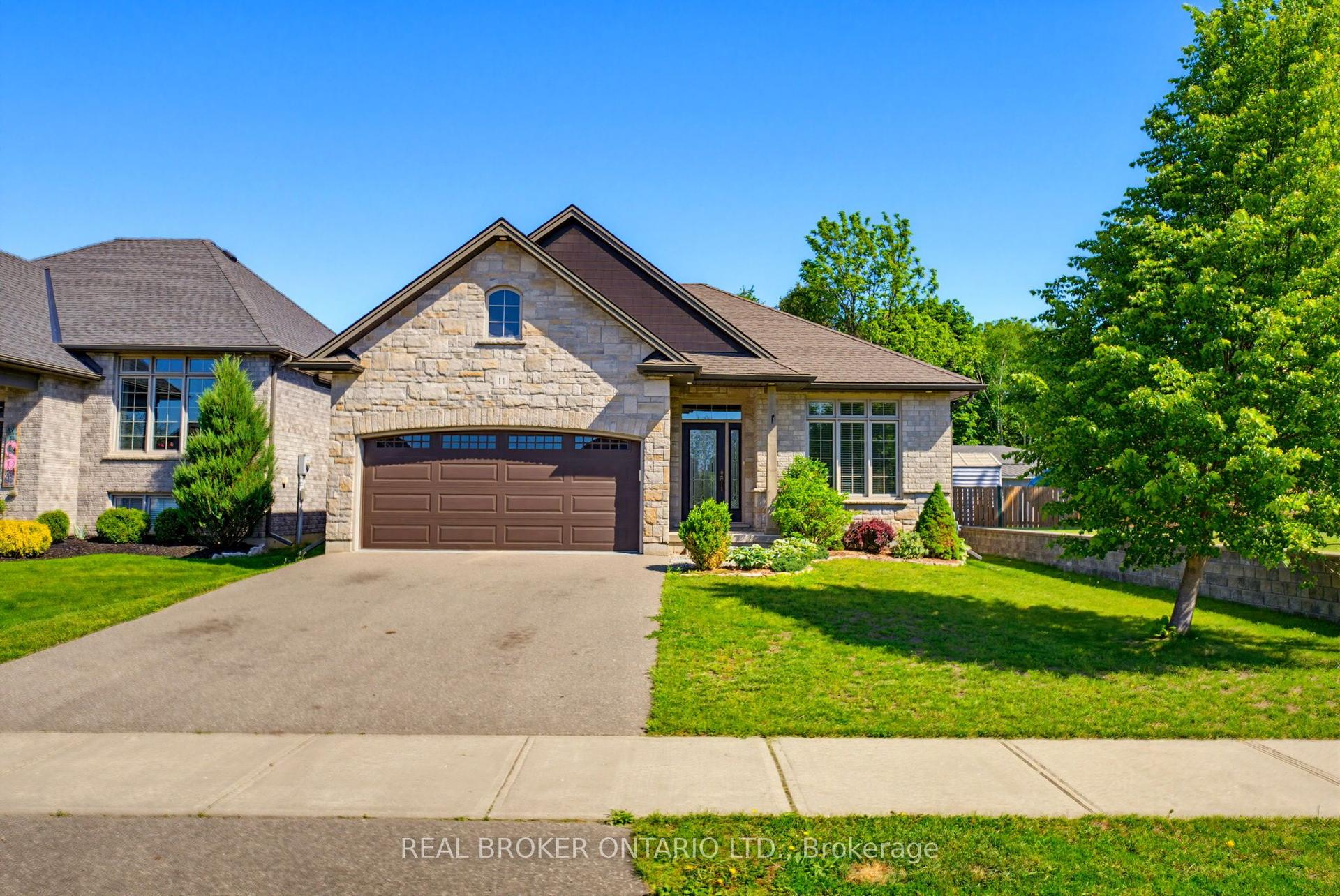 11 Cottonwood Street — photo 1