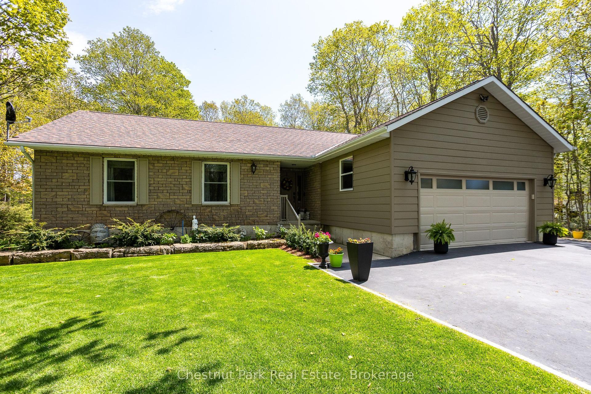 64 Maple Golf Crescent — photo 1
