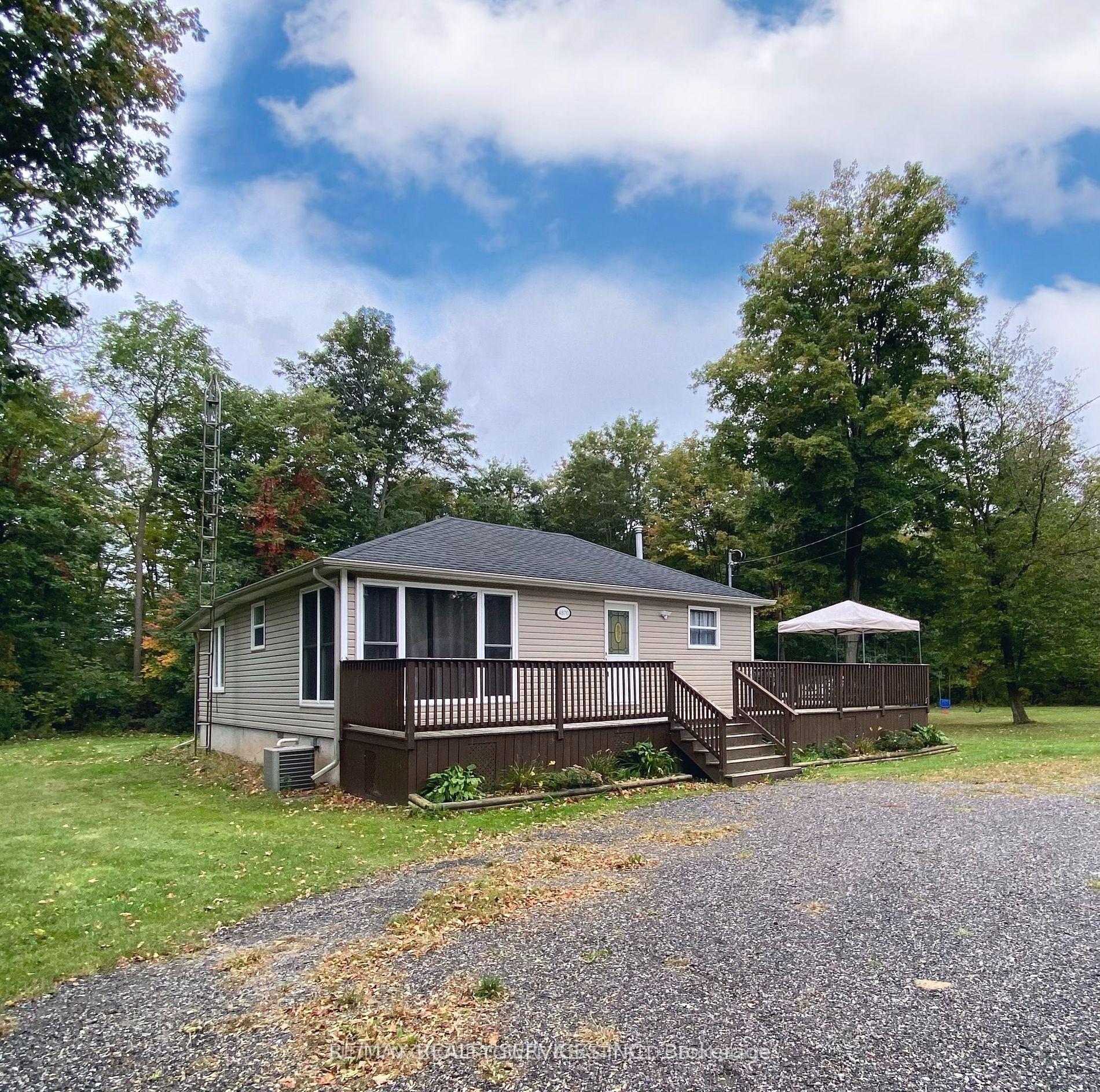 4870 Mapleview Crescent — photo 1