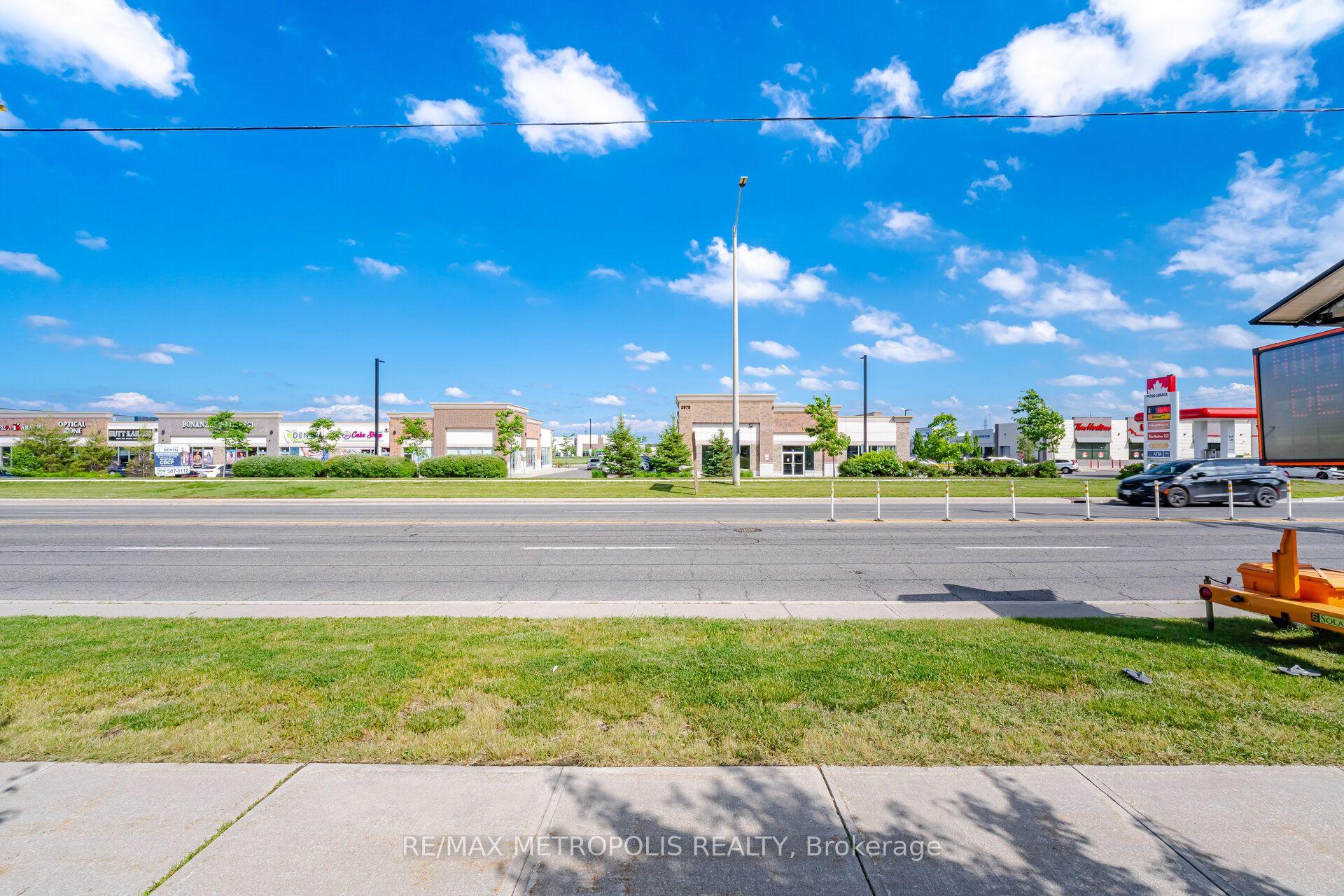 3975 Eglinton Avenue W 17 #17 — photo 1