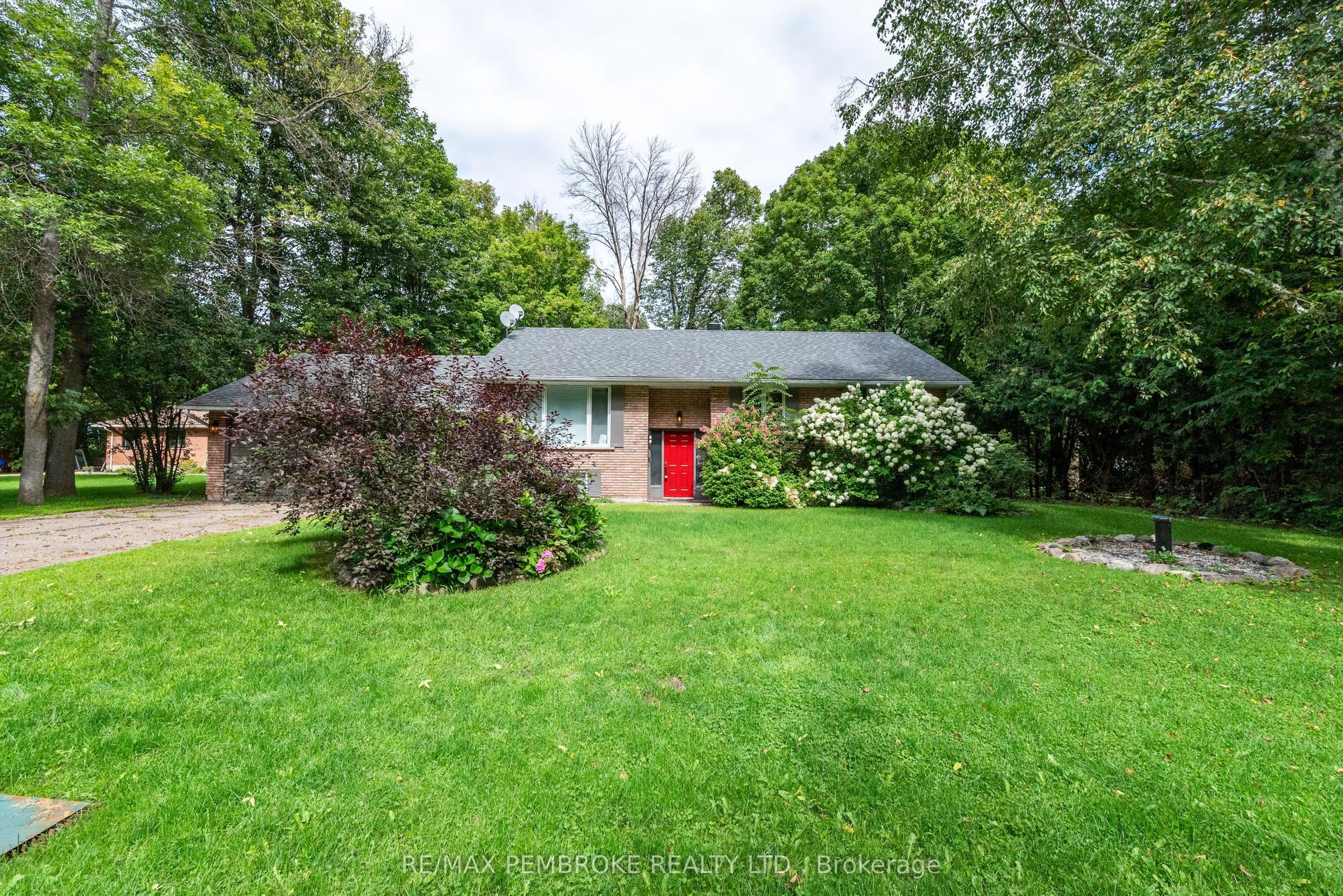 1486 Wilson Road, Laurentian Valley — Detached for sale, photo 1