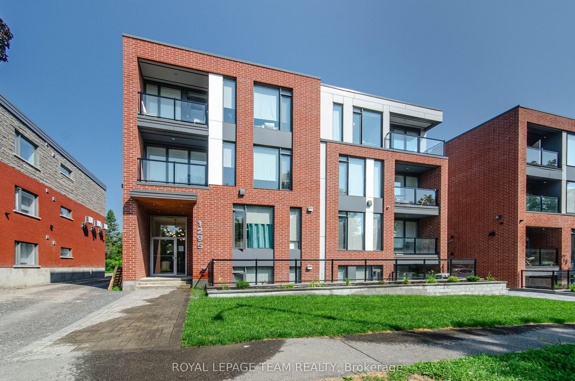 1295 Summerville Avenue 101 #101, Carlington - Central Park — Multiplex for lease, photo 1