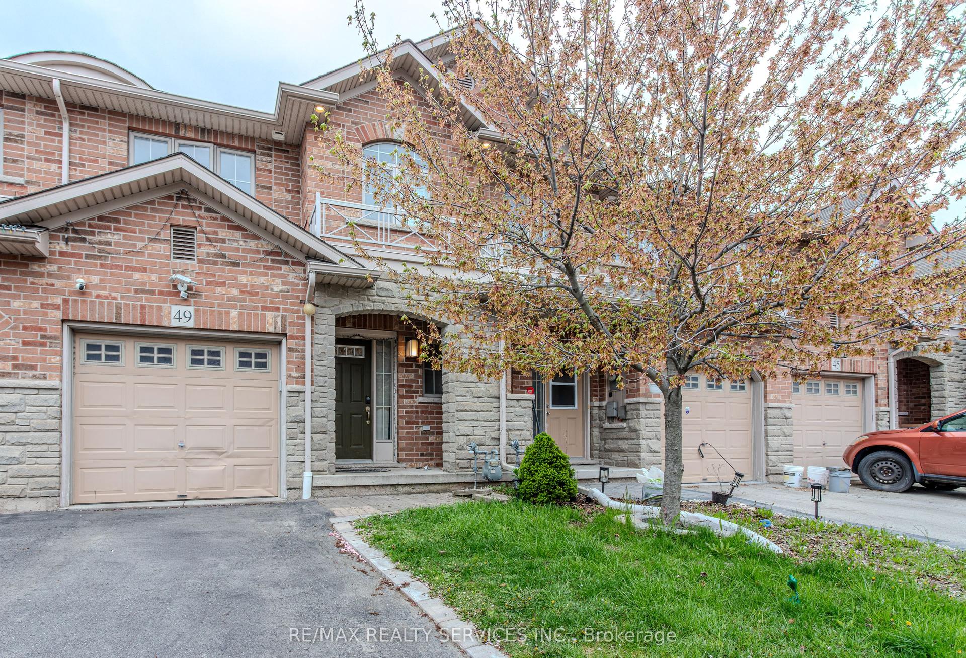 49 Marina Point Crescent — photo 1