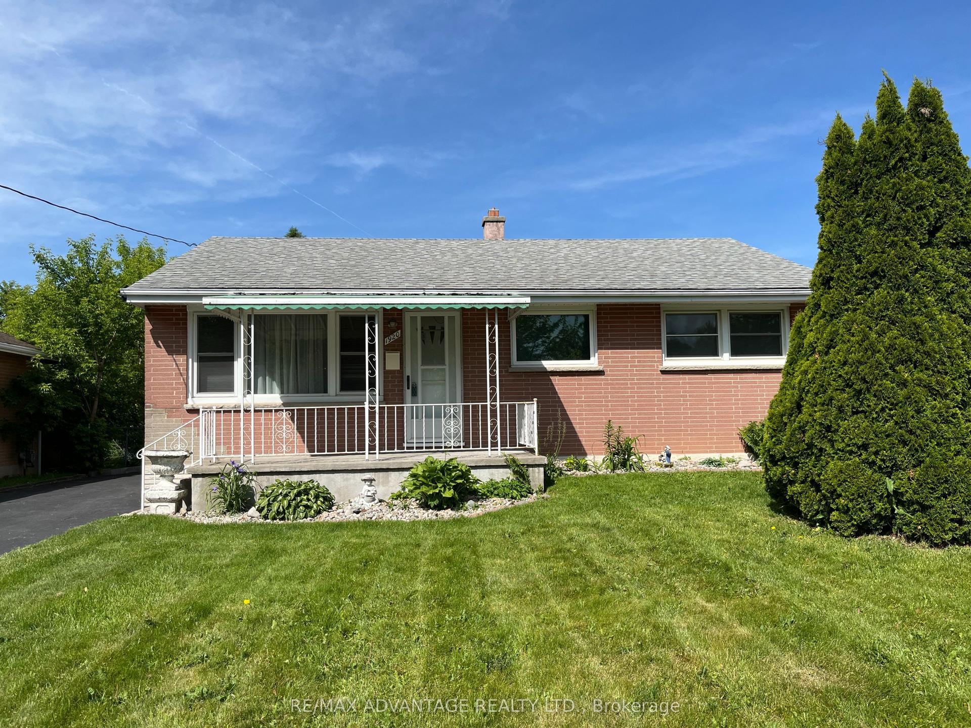 1920 Duluth Crescent — photo 1