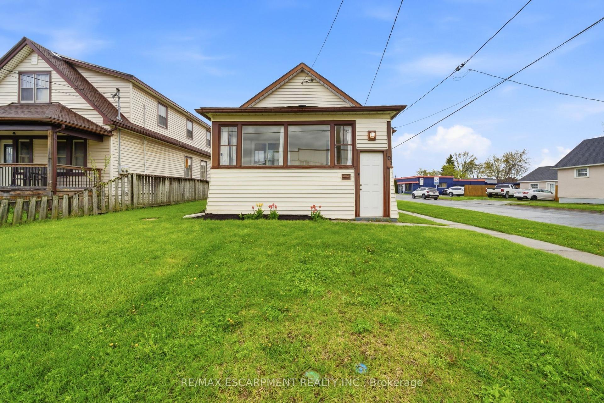 107 Broadway Street — photo 1