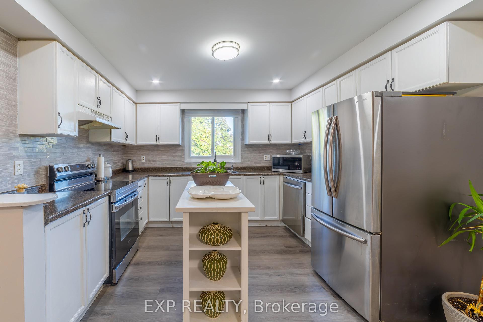 137 Nickolas Crescent, Cambridge — Semi-Detached for lease, photo 1