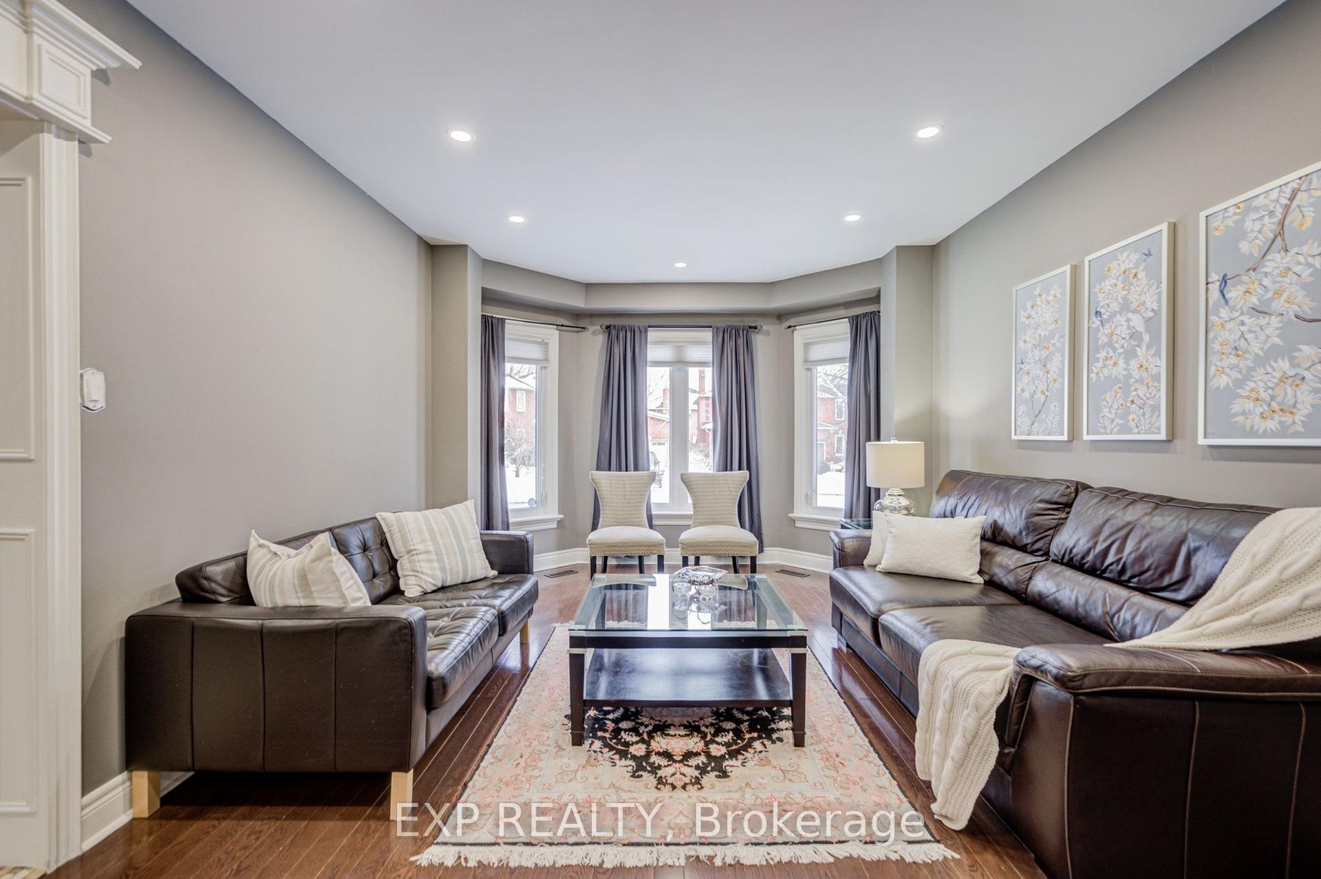 372 Greenock Drive — photo 1
