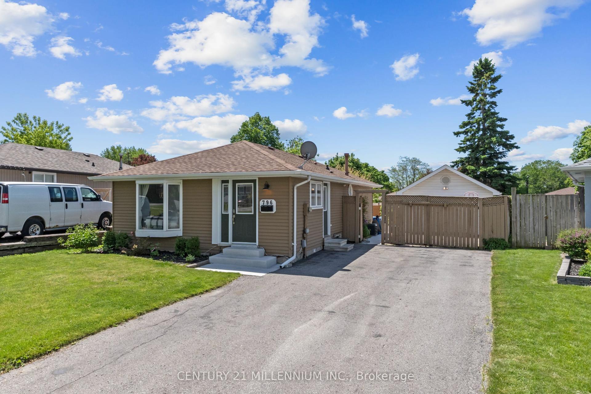 796 Grandview Drive — photo 1