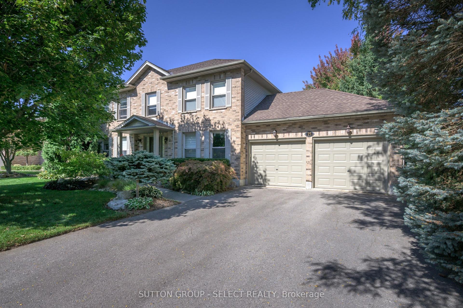 15 Marcus Crescent — photo 1