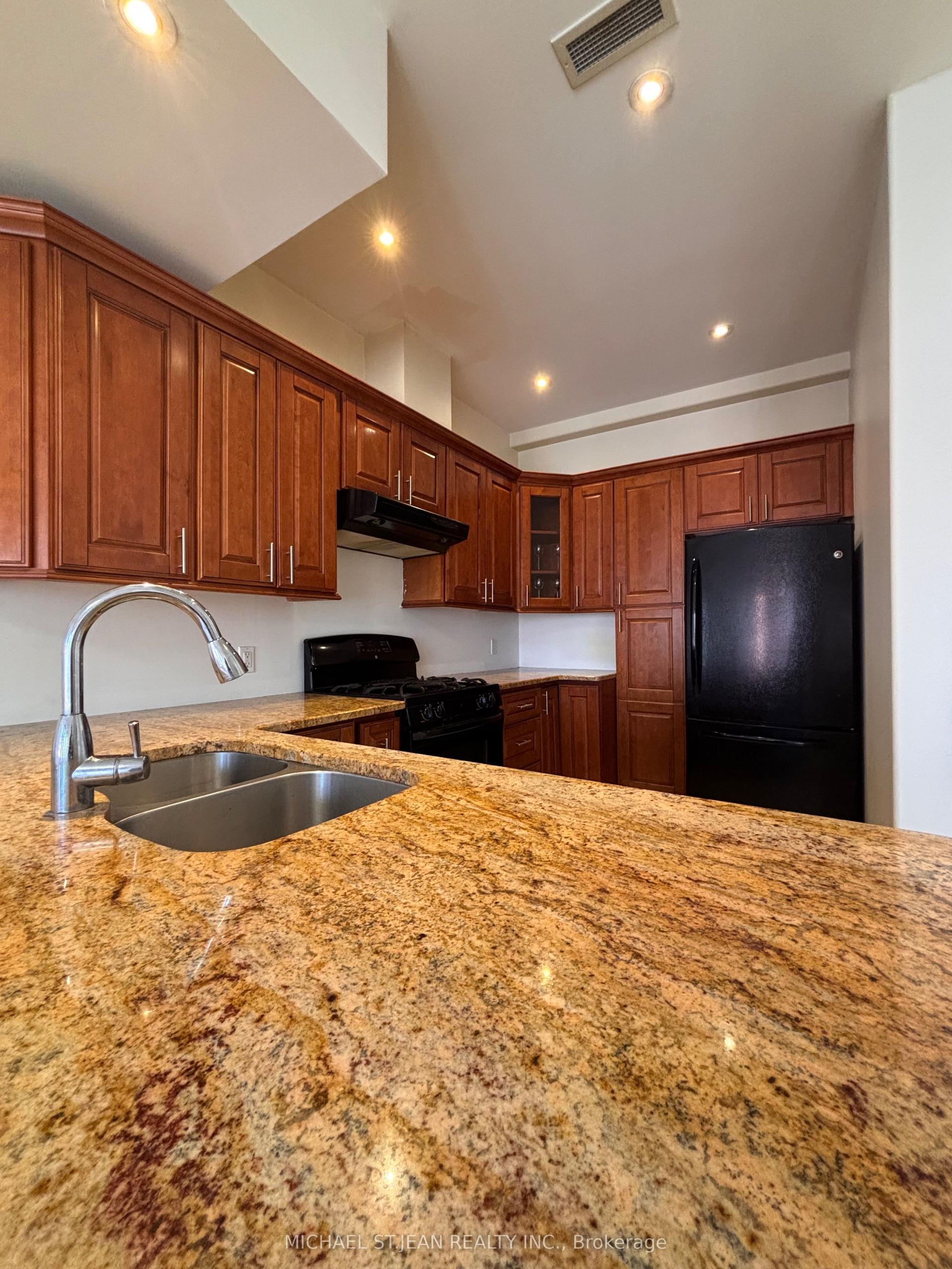 130 Wellington Street N 201 #201 — photo 1