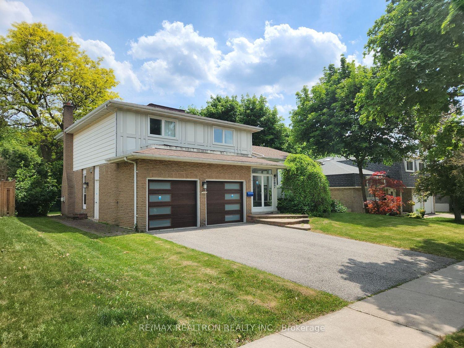 207 Bayview Fairways Drive — photo 1