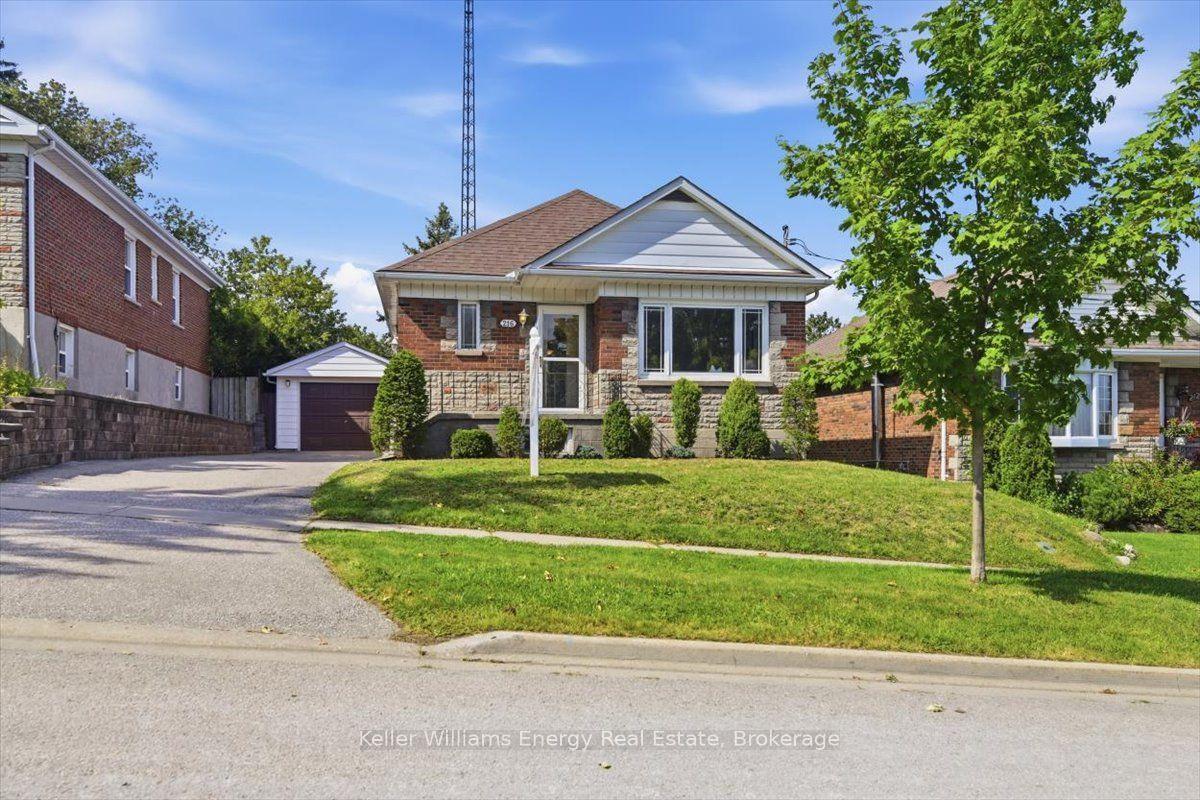 216 College Avenue, Oshawa — Detached for sale, photo 1