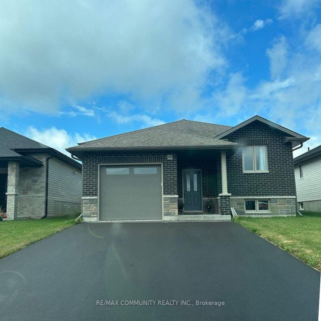 32 Cattail Crescent — photo 1
