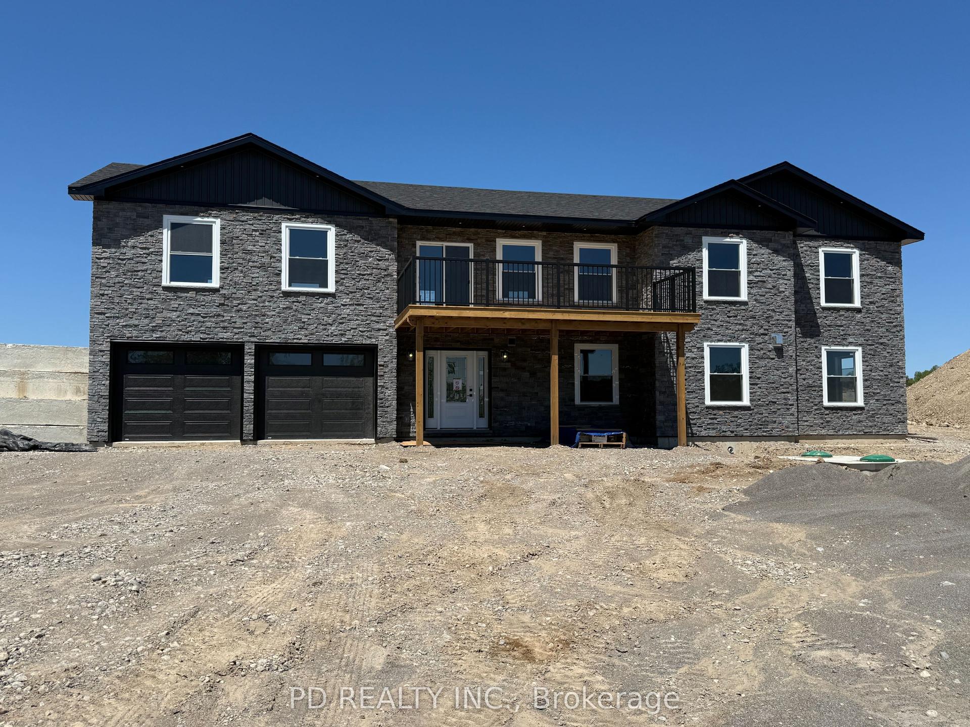 2467 Queen Mary Street — photo 1