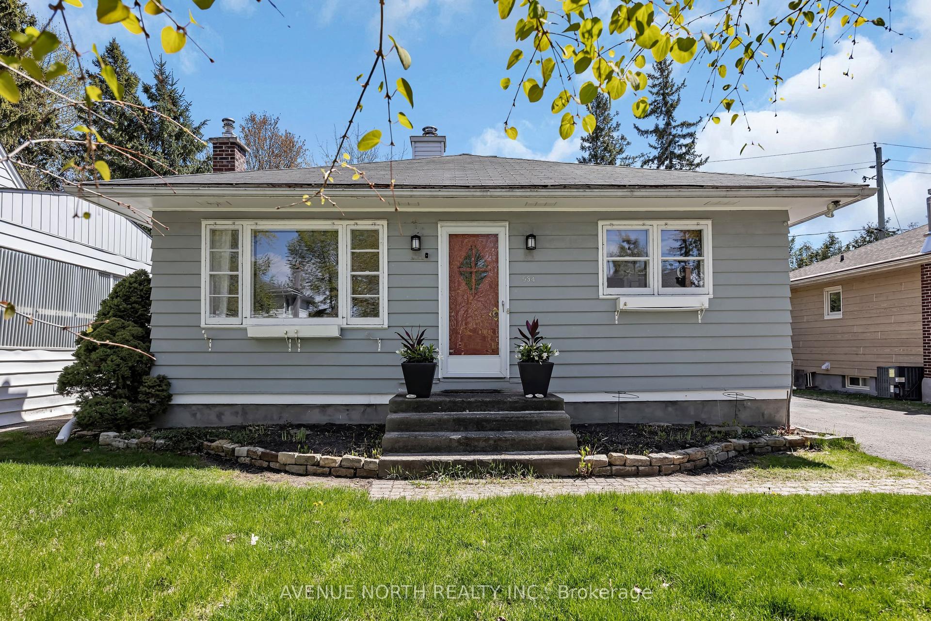 934 Weston Drive — photo 1