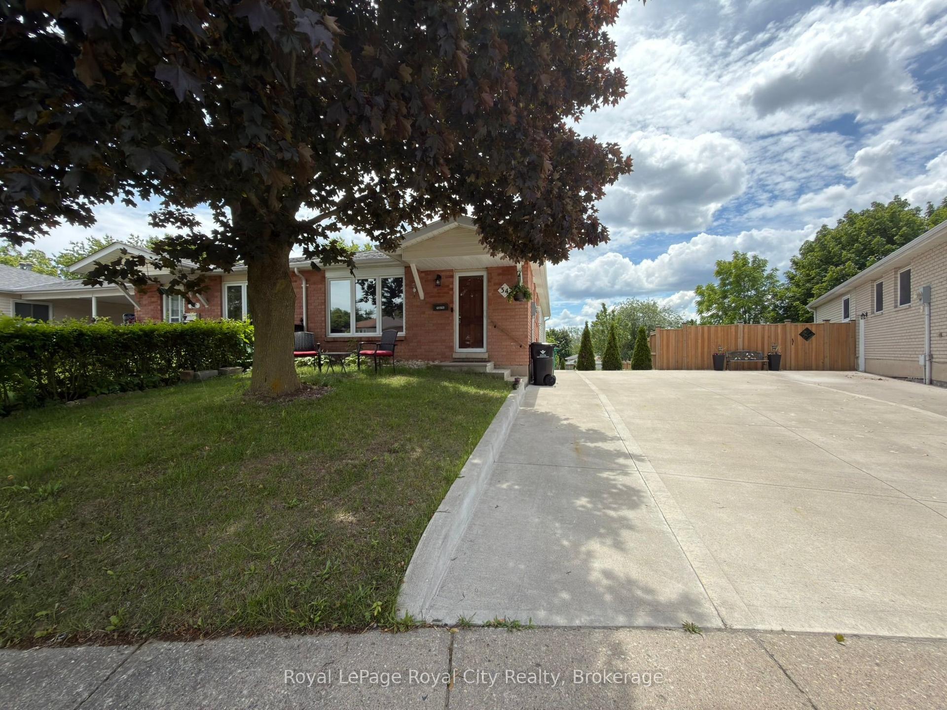 34 Nora Court, Cambridge — Semi-Detached for lease, photo 1
