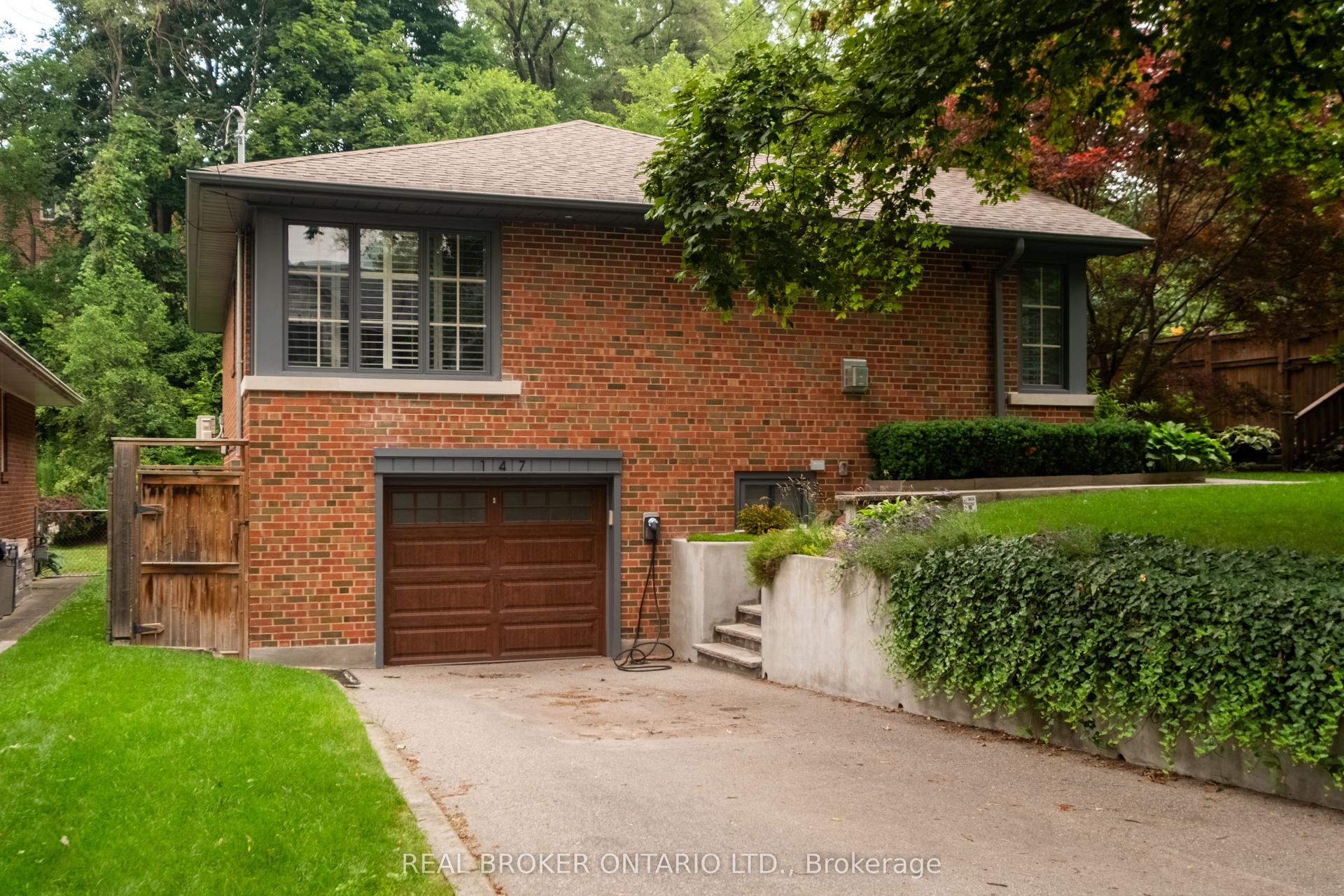 147 Thompson Avenue, Toronto — Detached for sale, photo 1