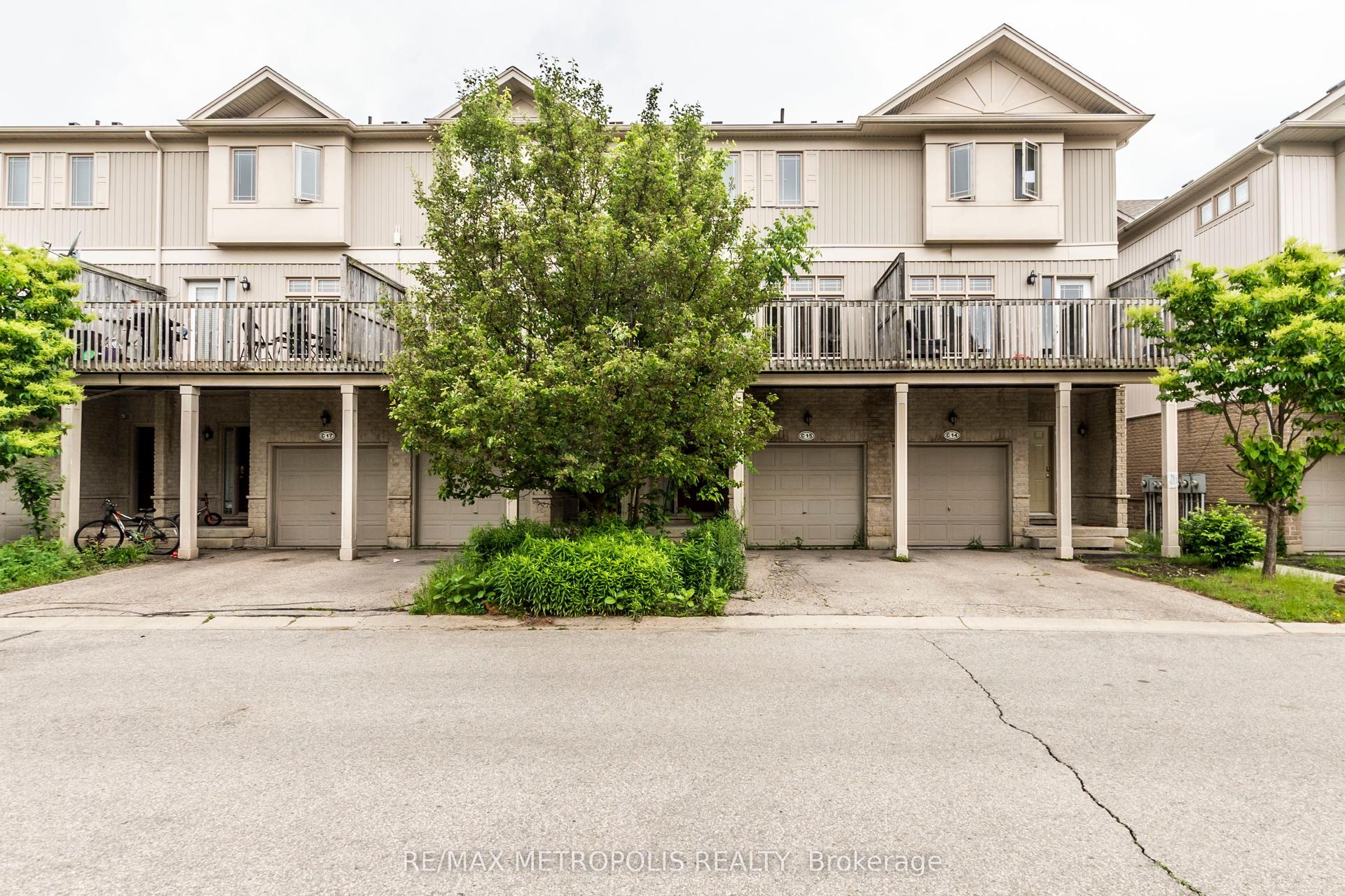 619 Wild Ginger Avenue C15 #C15, Waterloo — Townhouse for lease, photo 1