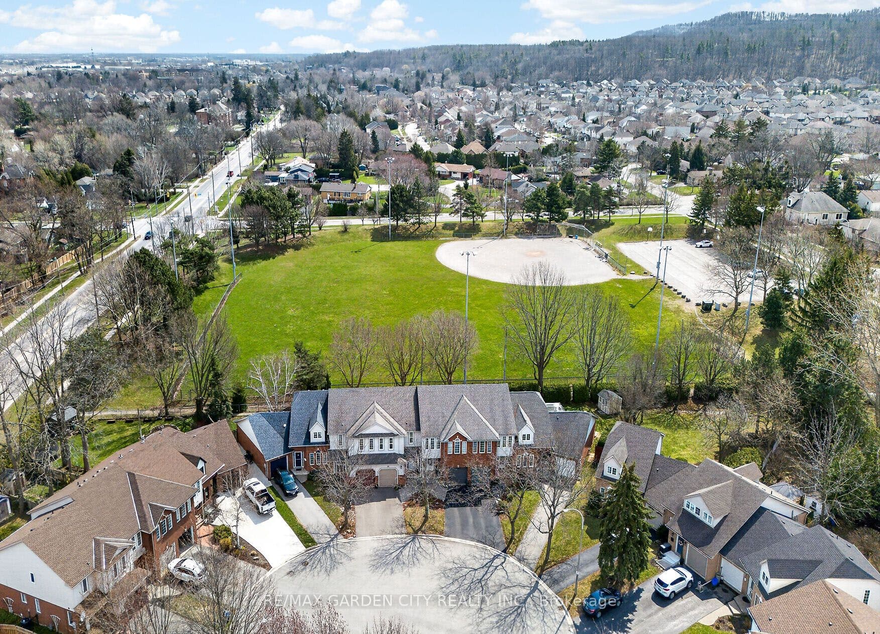 25 WALKER Court — photo 1