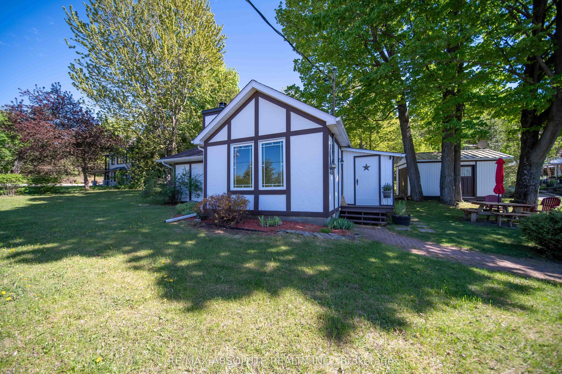 60 Leclair Road W Road — photo 1