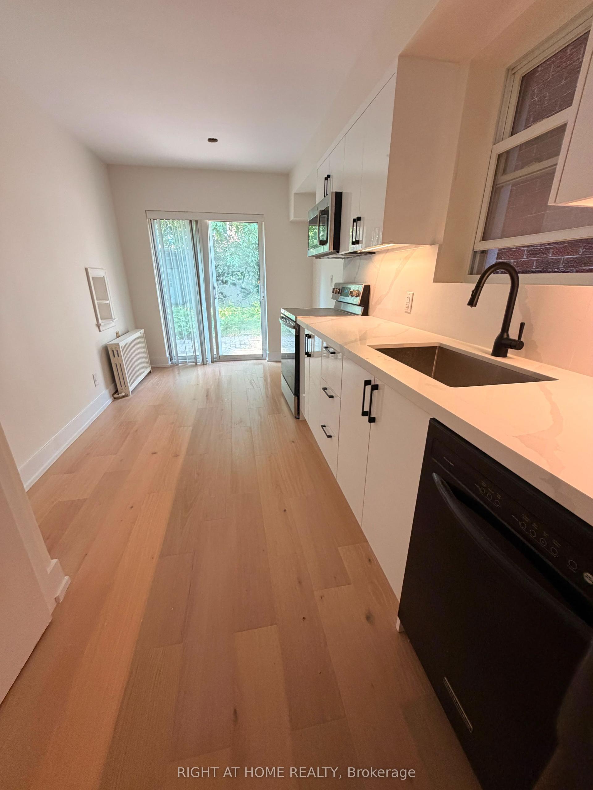 3384 Lake Shore Boulevard W 102 #102, Toronto — Multiplex for lease, photo 1