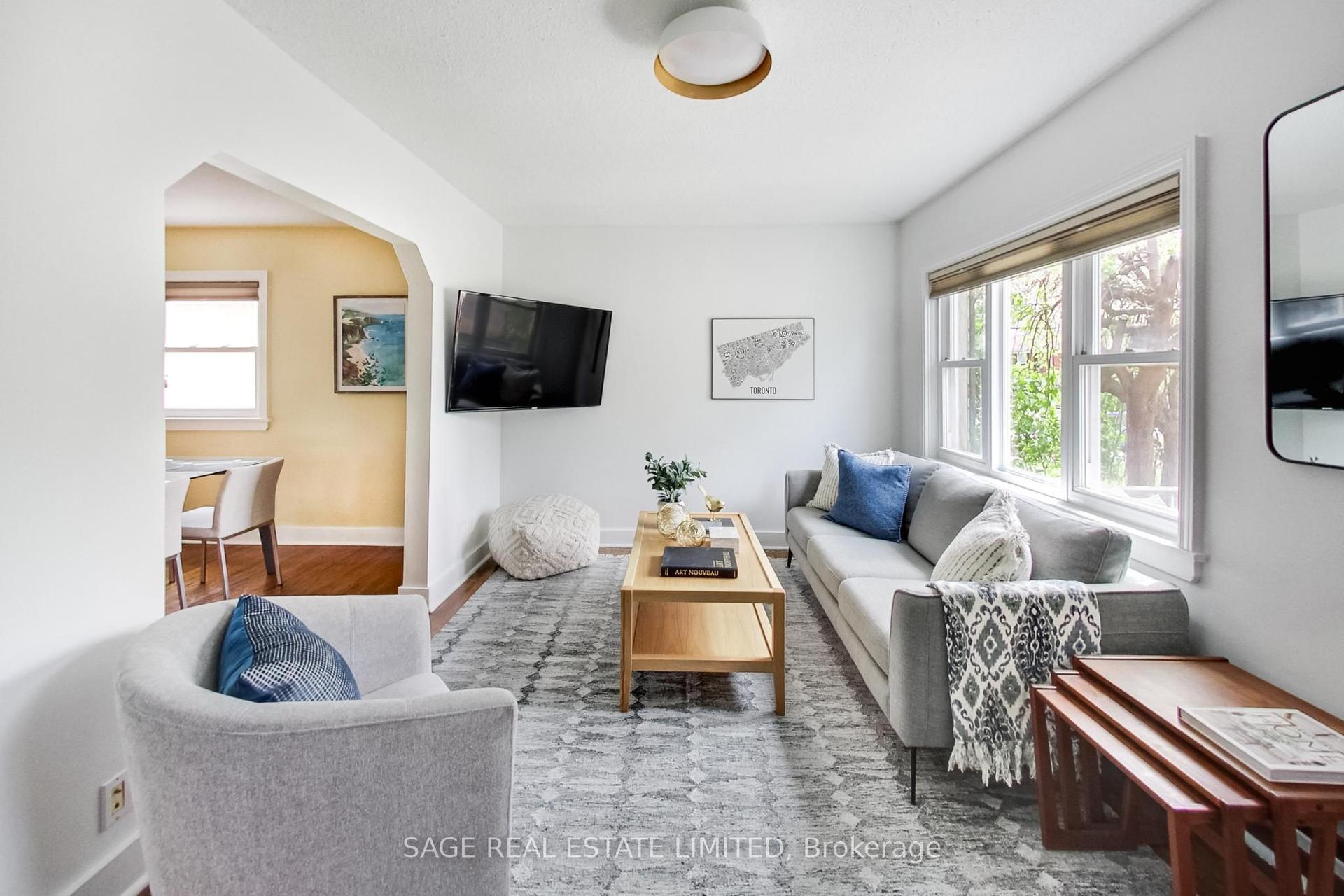 35 Blakley Avenue — photo 1
