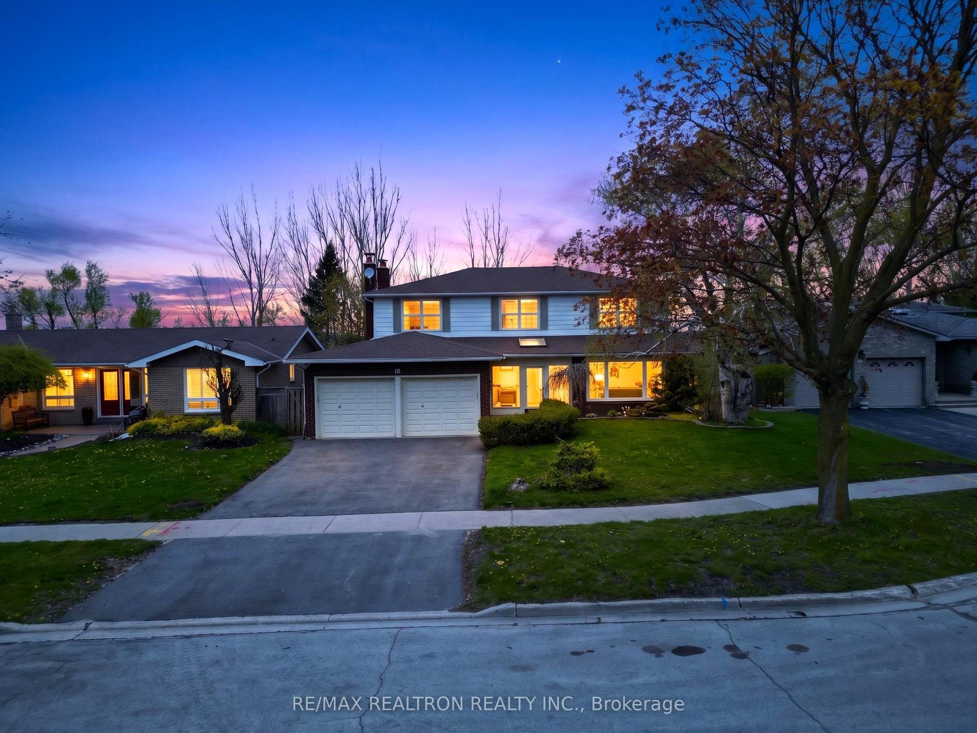 18 Debra Crescent — photo 1