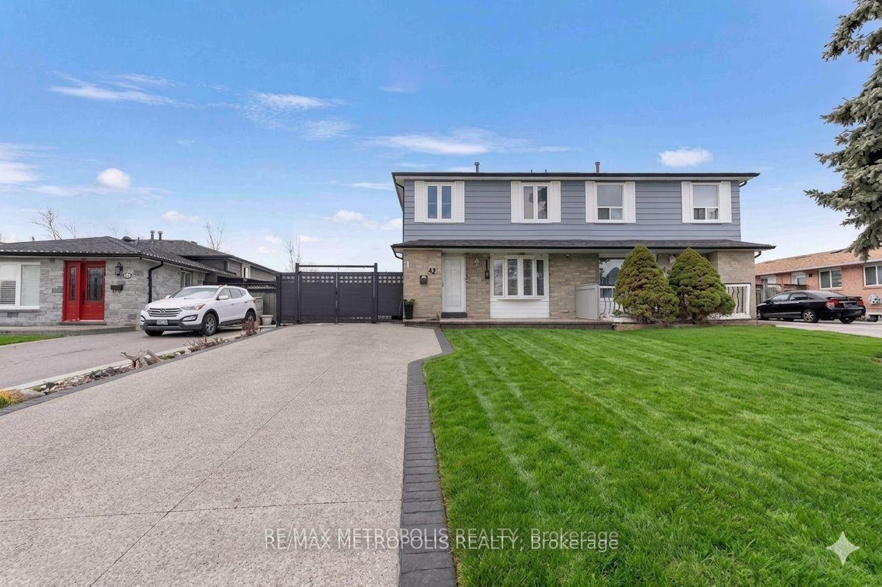 42 Gulliver Crescent — photo 1