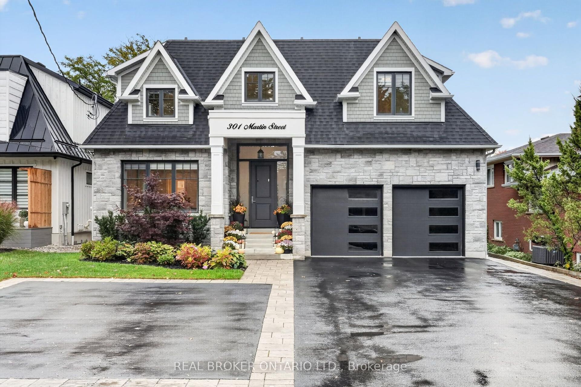 301 Martin Street, Milton — Detached for sale, photo 1