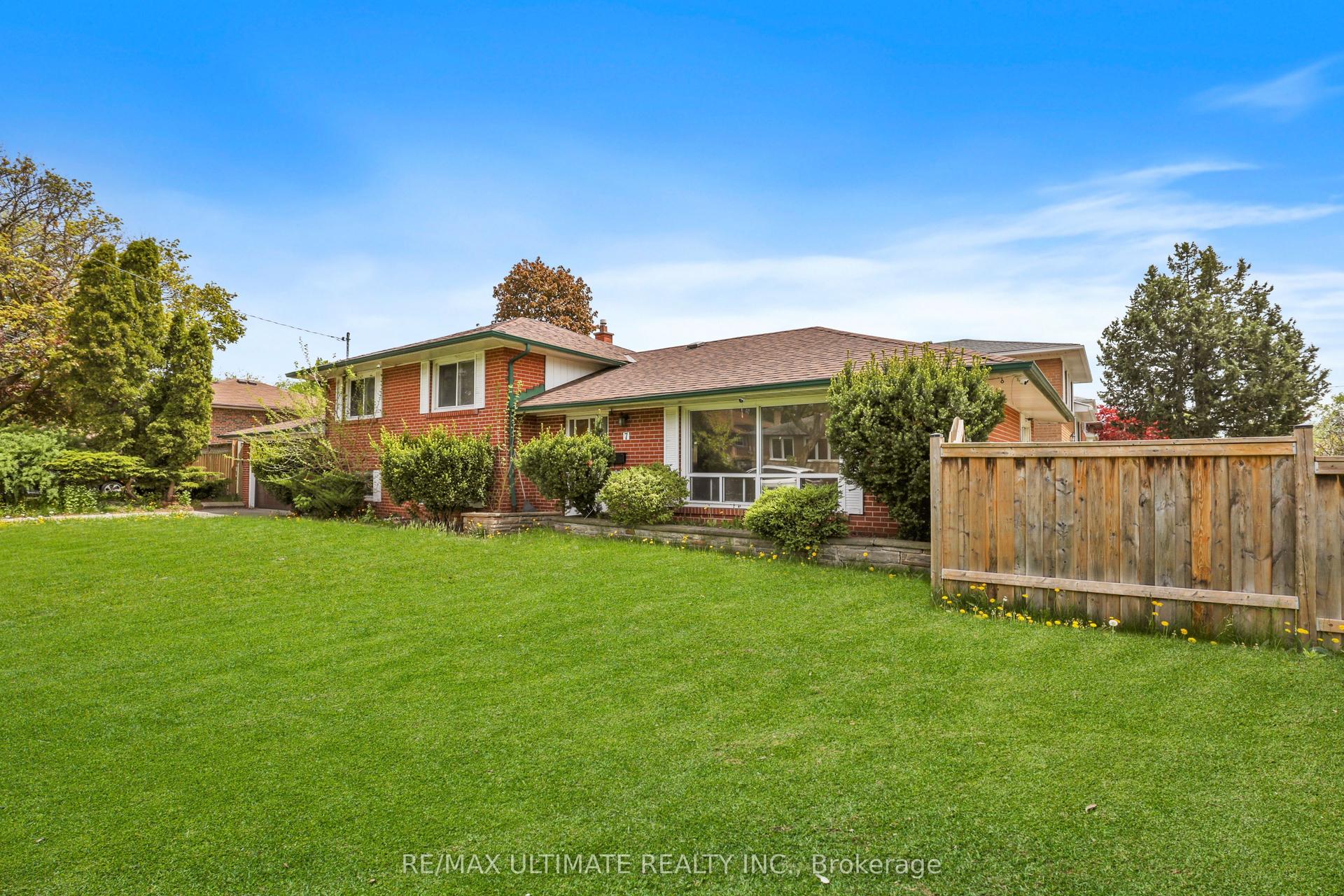 7 Eastpark Boulevard — photo 1