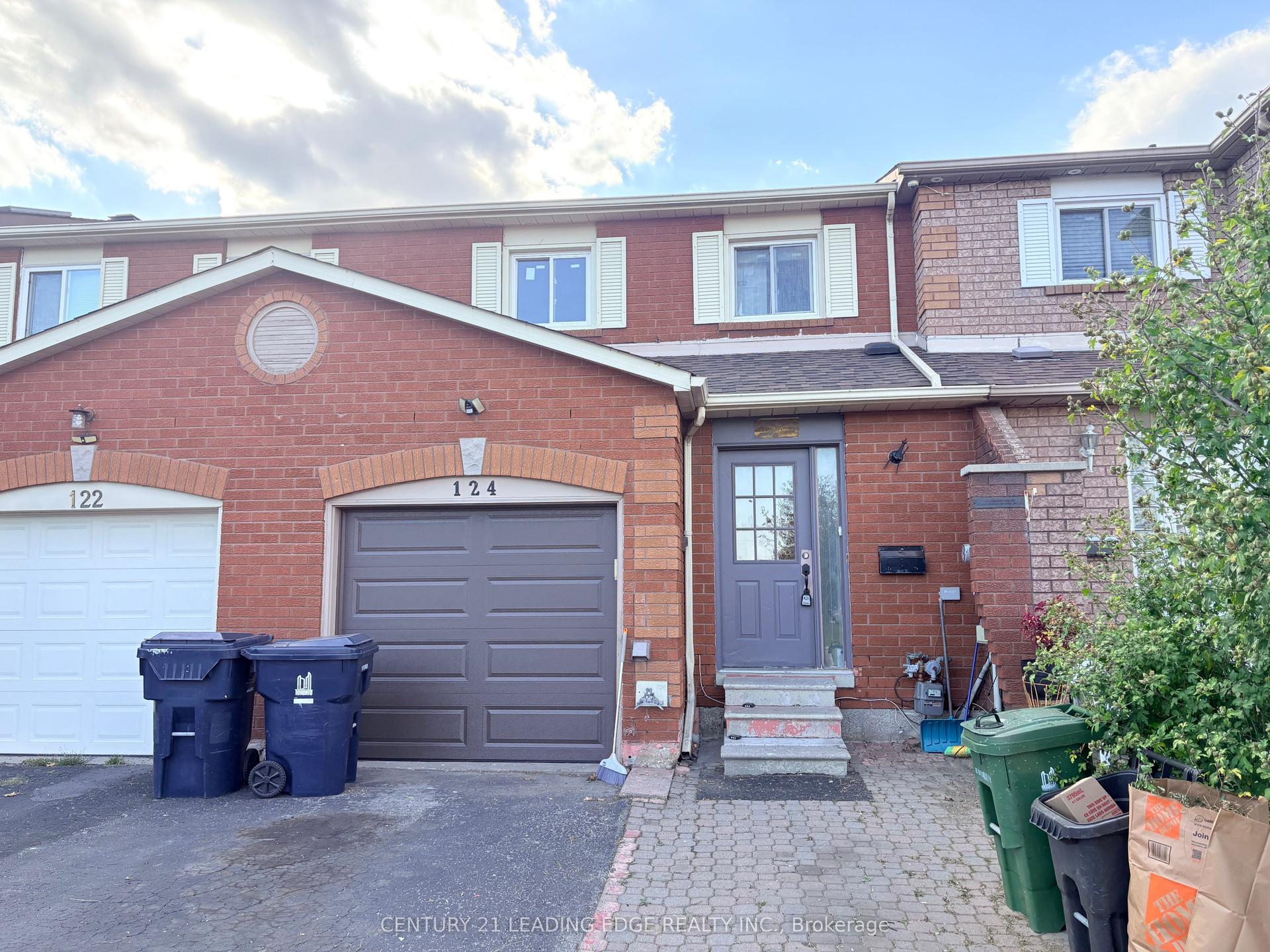 124 Robbinstone Drive, Toronto — Townhouse for lease, photo 1