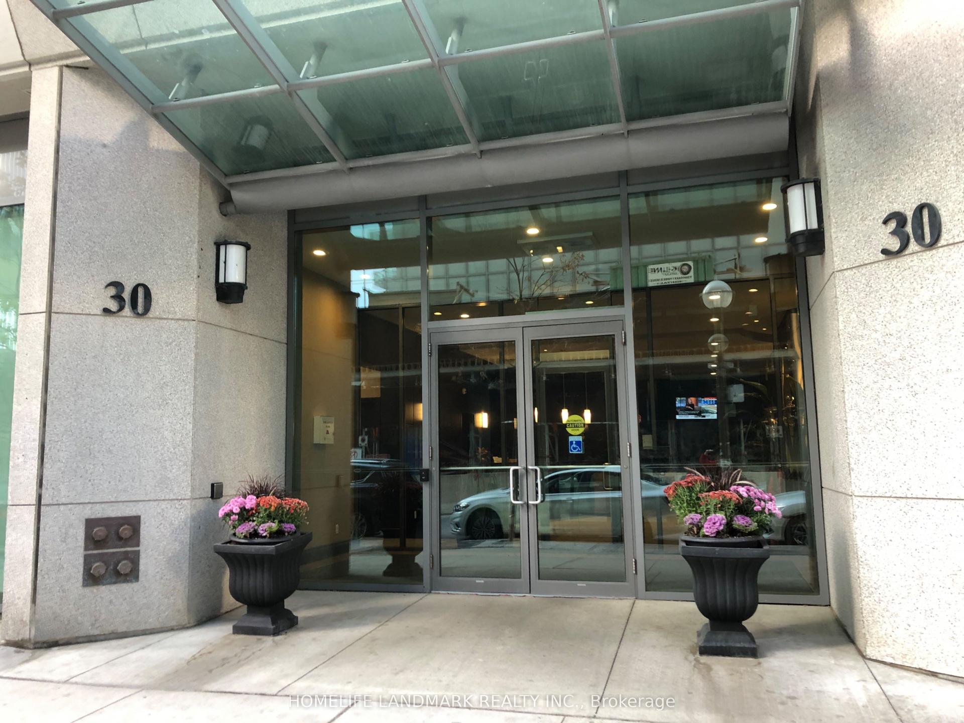 30 Grand Trunk Crescent 3607 #3607 — photo 1