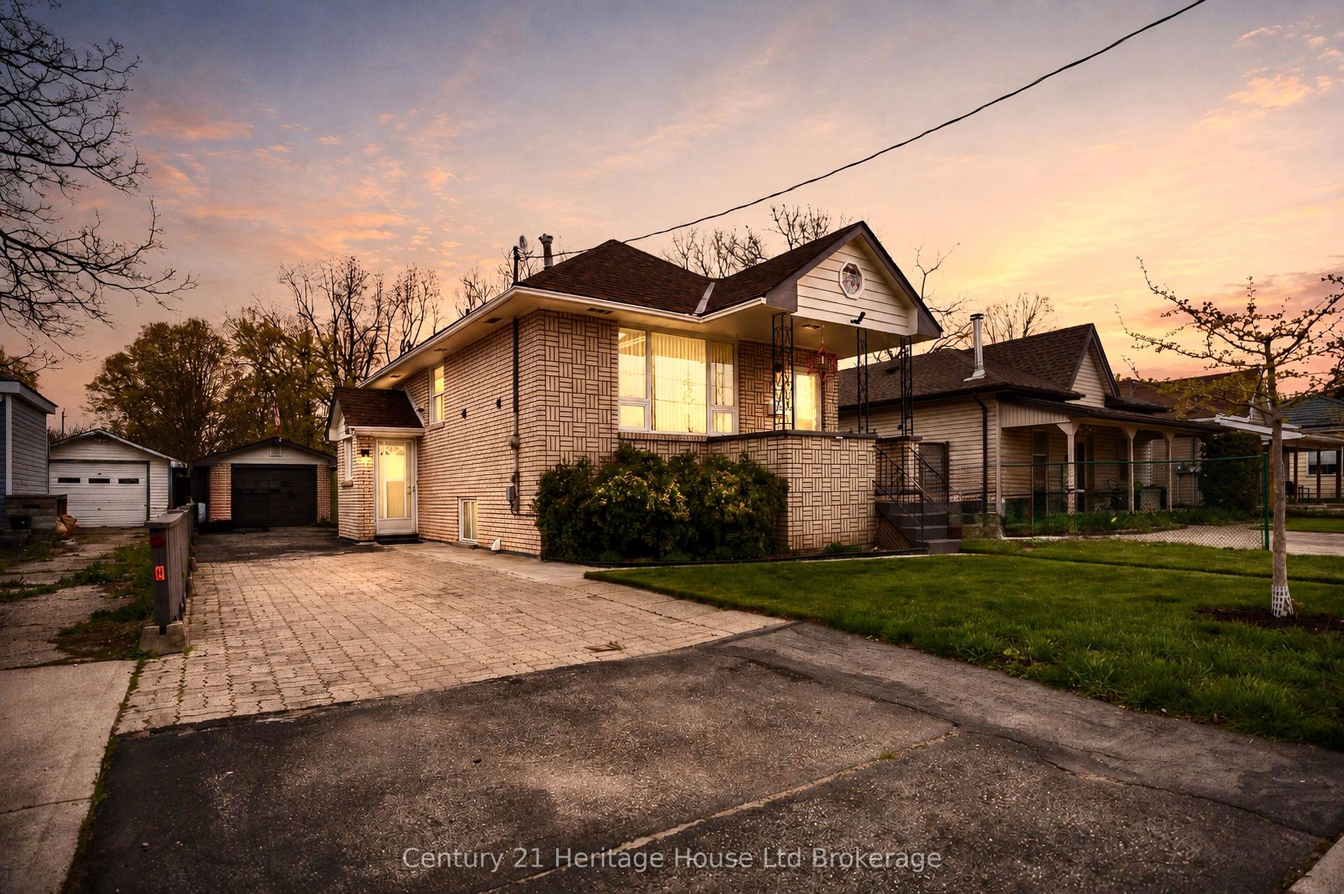 454 Grey Street — photo 1