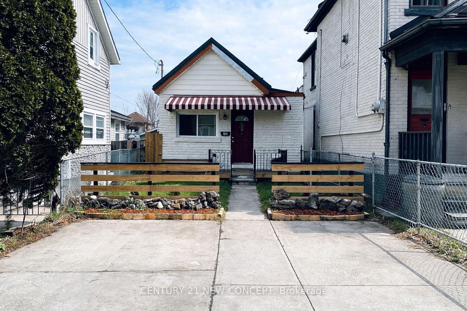 106 Emerald Street N — photo 1