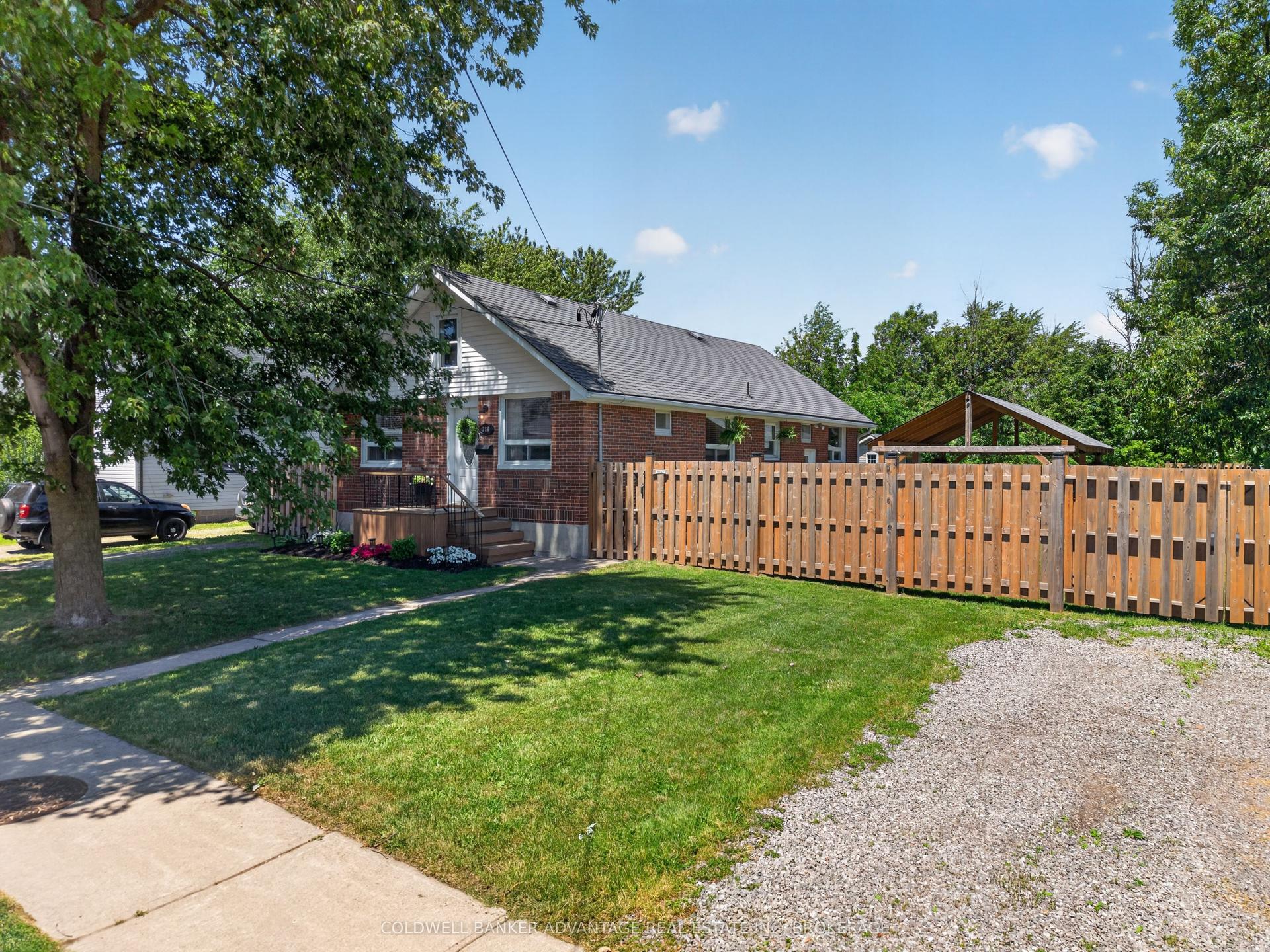 286 Gilmore Road E — photo 1