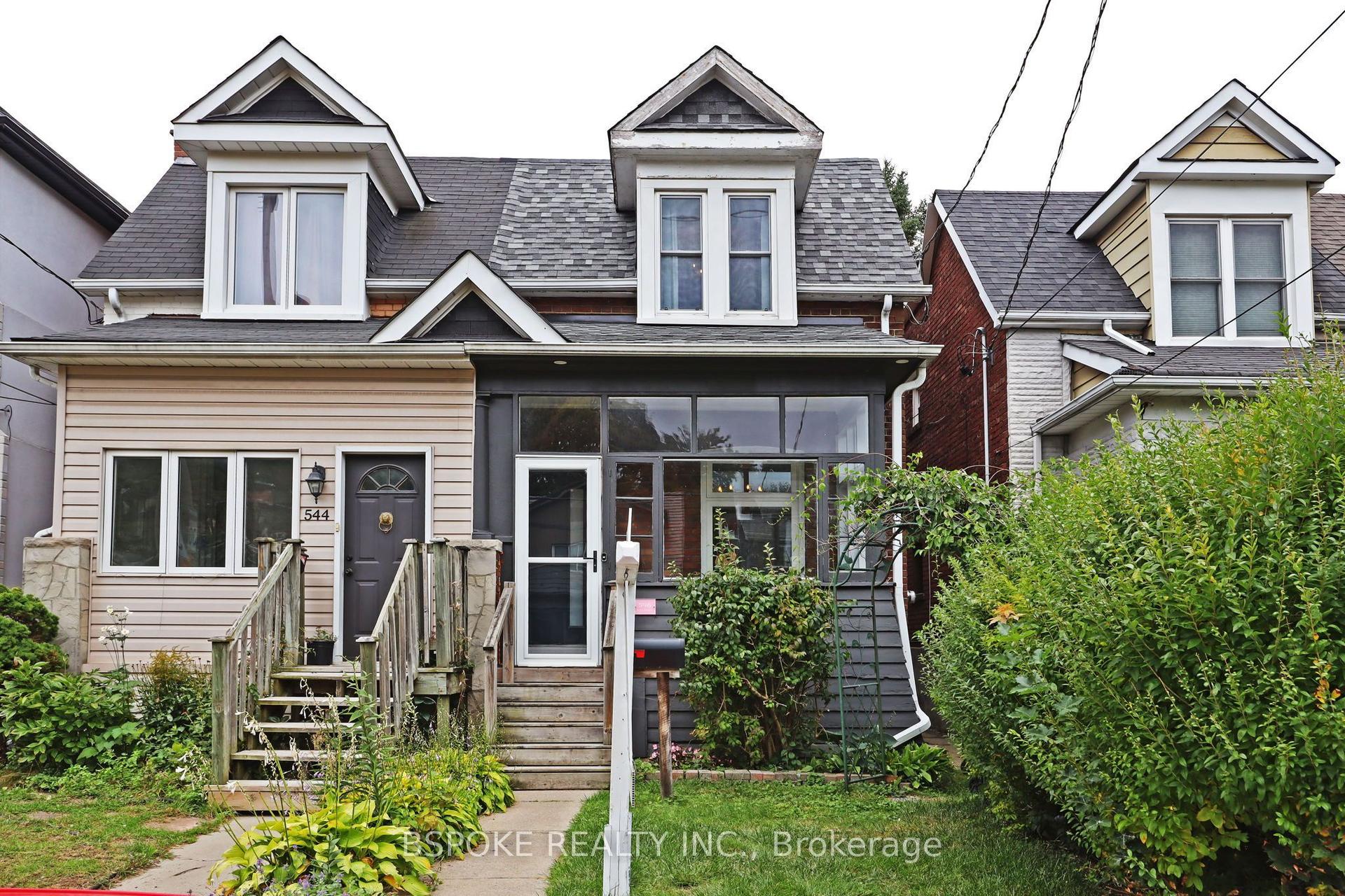 546 Main Street, Toronto — Semi-Detached for sale, photo 1