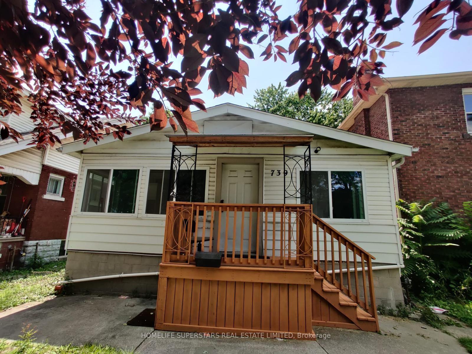 739 Campbell Avenue — photo 1