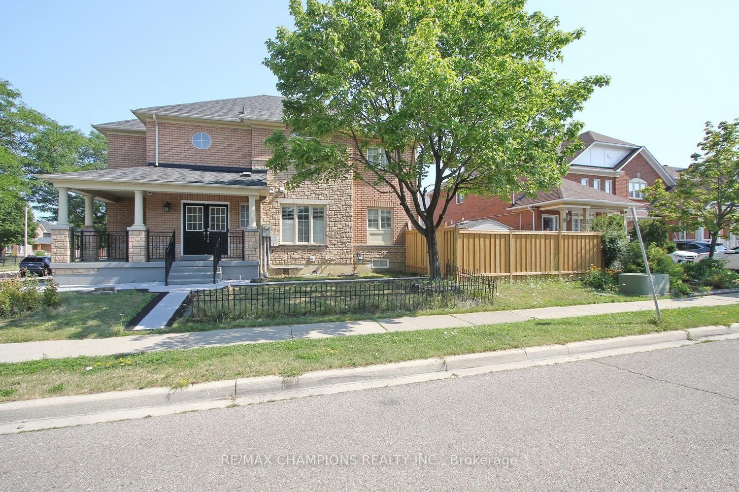 28 Egypt Drive, Brampton — Detached for sale, photo 1