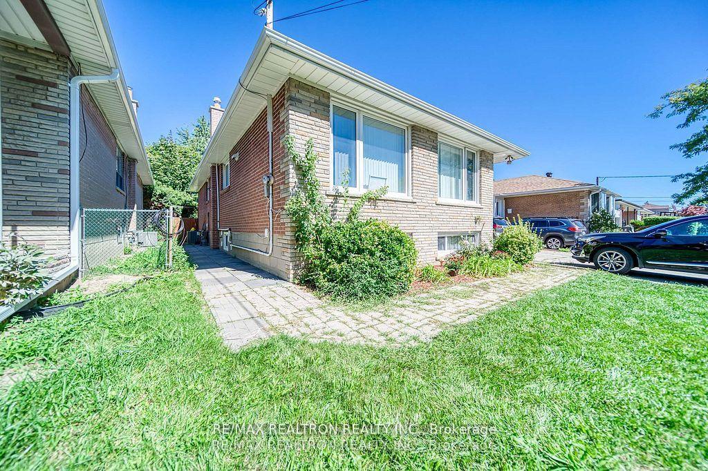 36 Beaver Valley Road #2 ##2, Toronto — Detached for lease, photo 1