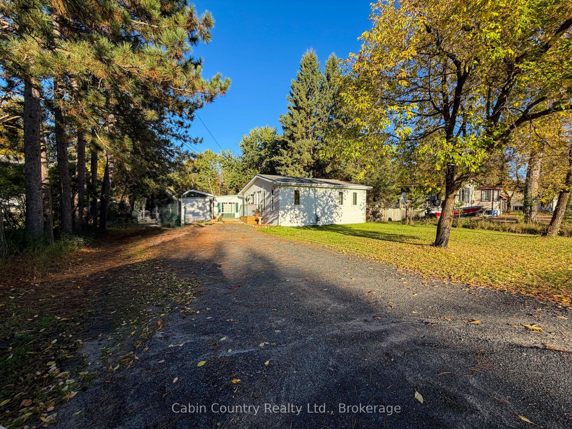 352 Airport Road W, Kenora — Detached for sale, photo 1